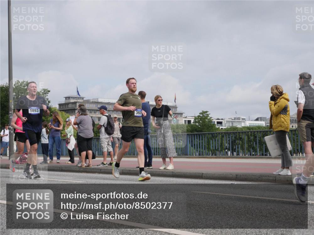 29.06.2025 - hella hamburg halbmarathon Luisa Fischer http://msf.ph/oto/8502377 29.06.2025 10:10:47 Kennedybrücke 1893, 3929, 1893, 2136, 3929, 5899, 6196, 7760 meine-sportfotos.de