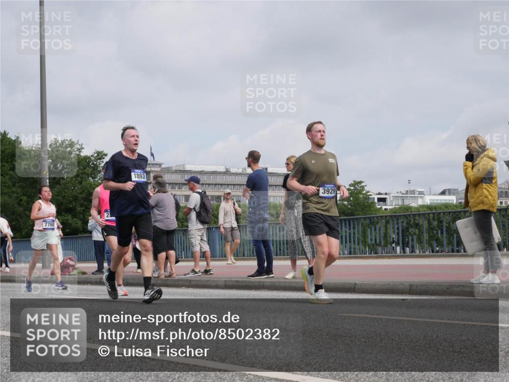 29.06.2025 - hella hamburg halbmarathon Luisa Fischer http://msf.ph/oto/8502382 29.06.2025 10:10:48 Kennedybrücke 7760, 2, 1893, 3929, 1173, 1893, 2136, 3929, 5899, 6196, 7476, 7760 meine-sportfotos.de