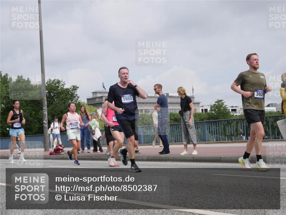 29.06.2025 - hella hamburg halbmarathon Luisa Fischer http://msf.ph/oto/8502387 29.06.2025 10:10:48 Kennedybrücke 11641, 7760, 2, 1893, 3929, 1173, 1893, 2136, 3929, 5899, 6196, 7476, 7760 meine-sportfotos.de