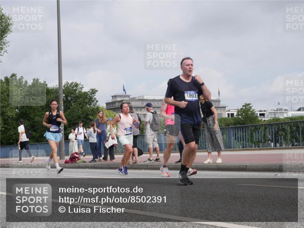 29.06.2025 - hella hamburg halbmarathon Luisa Fischer http://msf.ph/oto/8502391 29.06.2025 10:10:49 Kennedybrücke 2, 11641, 7760, 1893, 1173, 1893, 2032, 2136, 3328, 3929, 5899, 6196, 7476, 7760 meine-sportfotos.de