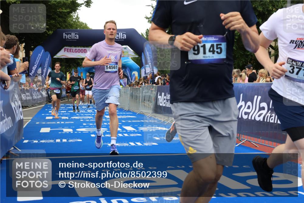 29.06.2025 - hella hamburg halbmarathon Strokosch-Dieckow http://msf.ph/oto/8502399 29.06.2025 10:52:29 Ziel 2670, 3715, 3952, 6561, 6562, 7178, 7232, 8371, 8661, 9145, 9739, 9876, 11689, 11791, 12450, 13015, 13051, 13211, 13301, 14561, 15001, 15144, 15980, 17997, 18982 meine-sportfotos.de