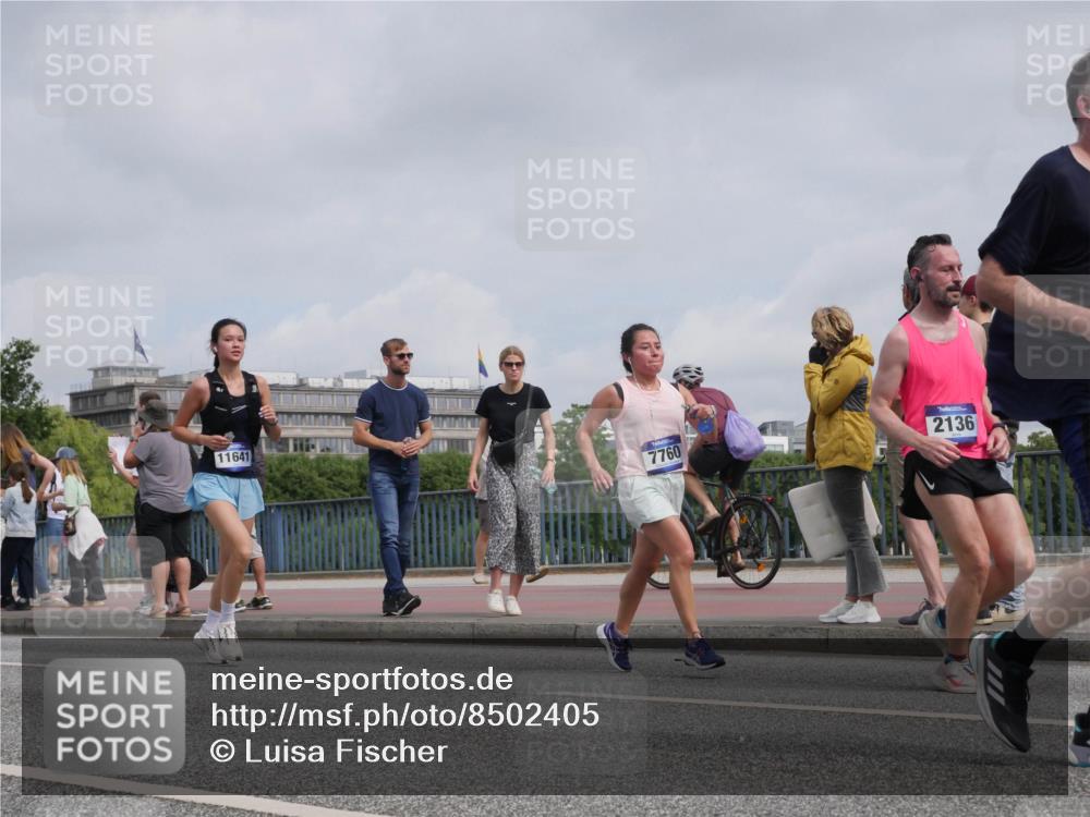 29.06.2025 - hella hamburg halbmarathon Luisa Fischer http://msf.ph/oto/8502405 29.06.2025 10:10:50 Kennedybrücke 11641, 7760, 2136, 1173, 1893, 2032, 2136, 3328, 3929, 5899, 6196, 7476, 7760, 9338 meine-sportfotos.de
