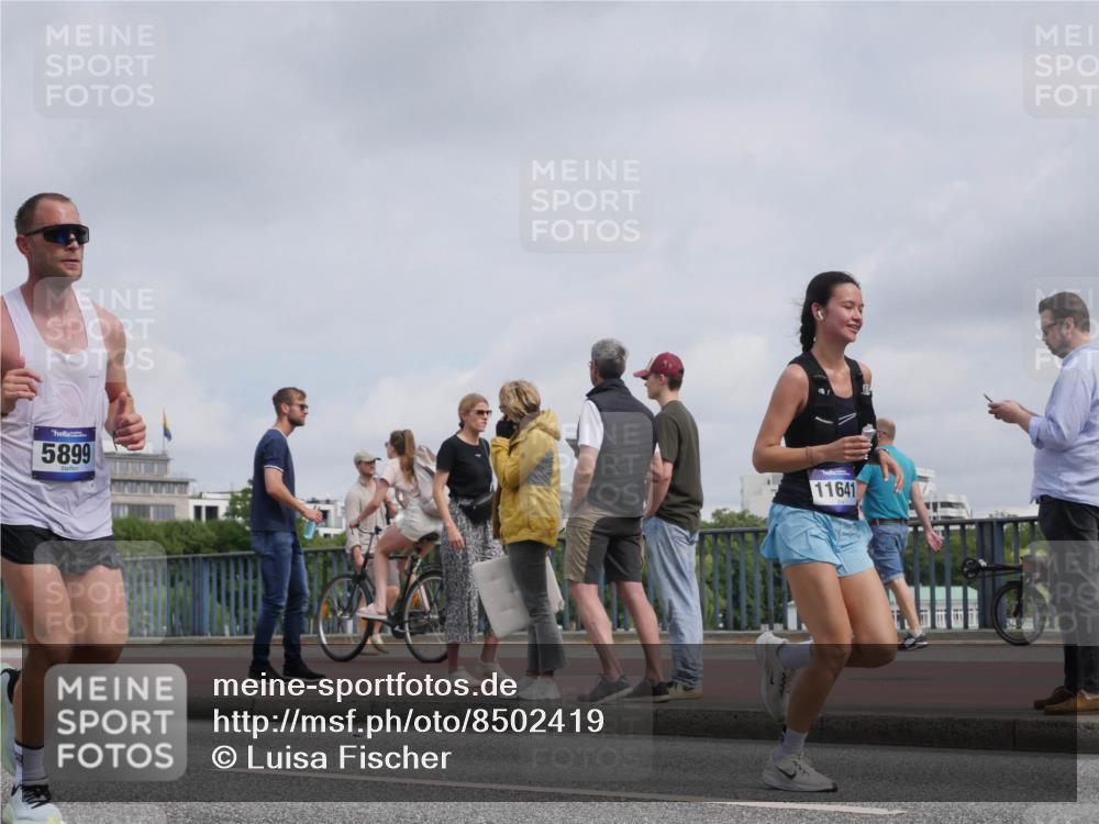 29.06.2025 - hella hamburg halbmarathon Luisa Fischer http://msf.ph/oto/8502419 29.06.2025 10:10:52 Kennedybrücke 5899, 11641, 1173, 1893, 2032, 2136, 3328, 3929, 5899, 7476, 7760, 9338 meine-sportfotos.de