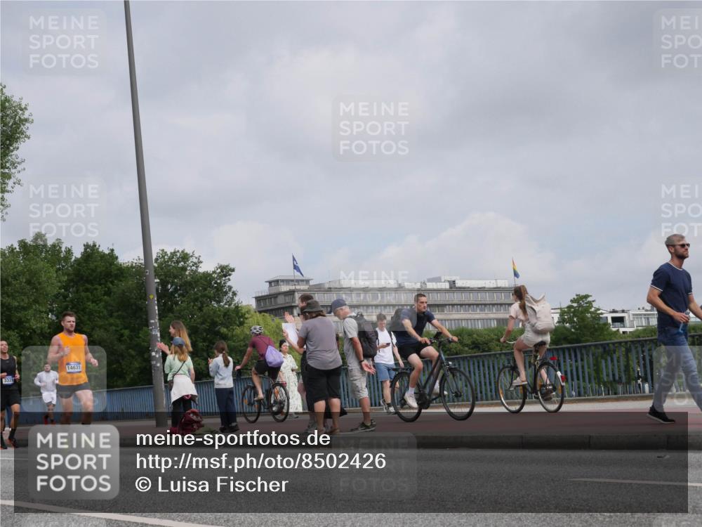 29.06.2025 - hella hamburg halbmarathon Luisa Fischer http://msf.ph/oto/8502426 29.06.2025 10:10:53 Kennedybrücke 14631, 3328, 1173, 2032, 2136, 3328, 5899, 7476, 7760, 9338 meine-sportfotos.de