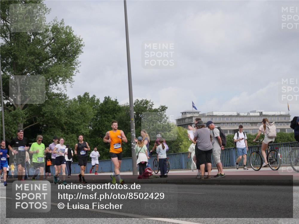 29.06.2025 - hella hamburg halbmarathon Luisa Fischer http://msf.ph/oto/8502429 29.06.2025 10:10:53 Kennedybrücke 7476, 1173, 2032, 15051, 3328, 14631, 1173, 2032, 2136, 3328, 5899, 7476, 7760, 9338 meine-sportfotos.de