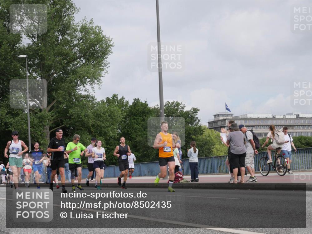 29.06.2025 - hella hamburg halbmarathon Luisa Fischer http://msf.ph/oto/8502435 29.06.2025 10:10:54 Kennedybrücke 19134, 3922, 5051, 3328, 2032, 7476, 14631, 1173, 2032, 3328, 5899, 7476, 9338 meine-sportfotos.de