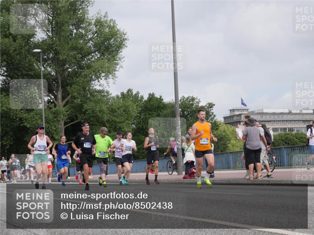 29.06.2025 - hella hamburg halbmarathon Luisa Fischer http://msf.ph/oto/8502438 29.06.2025 10:10:54 Kennedybrücke 19134, 7476, 1173, 2032, 15051, 3328, 14631, 1173, 2032, 3328, 5899, 7476, 9338 meine-sportfotos.de
