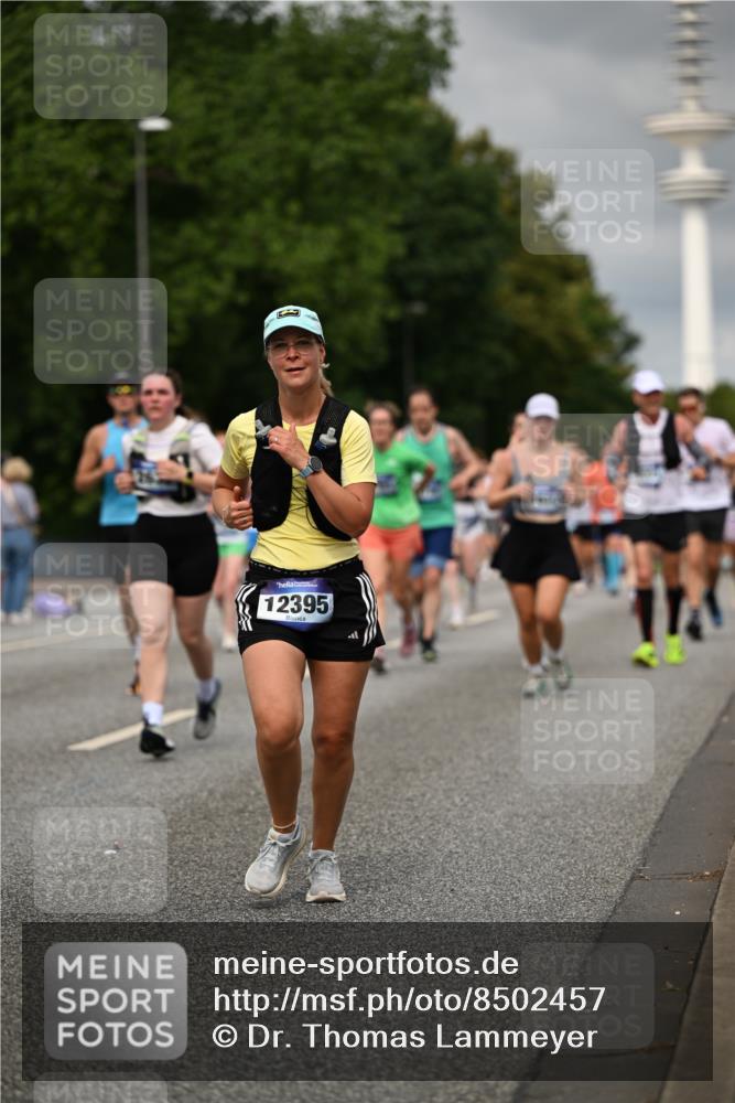 29.06.2025 - hella hamburg halbmarathon Dr. Thomas Lammeyer http://msf.ph/oto/8502457 29.06.2025 10:25:37 Kennedybrücke 1028, 1401, 1658, 2271, 2635, 2956, 3122, 3770, 3817, 4697, 4786, 5061, 5122, 5373, 5395, 5493, 5767, 5957, 6086, 7018, 7228, 7522, 7553, 7781, 8095, 8286, 8726, 8844, 9100, 9108, 9369, 9499, 9532, 9624, 10050, 10374, 10874 meine-sportfotos.de