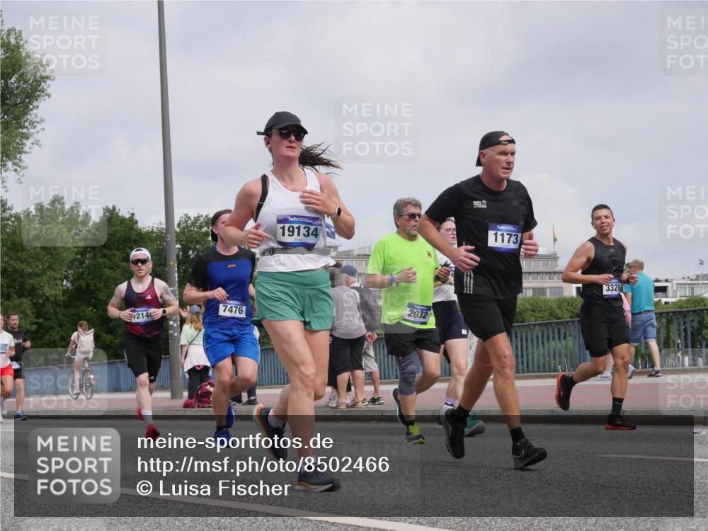 29.06.2025 - hella hamburg halbmarathon Luisa Fischer http://msf.ph/oto/8502466 29.06.2025 10:10:58 Kennedybrücke 214, 7476, 19134, 2032, 1173, 3328, 1079, 1173, 2032, 3328, 3922, 7019, 7476, 9338 meine-sportfotos.de