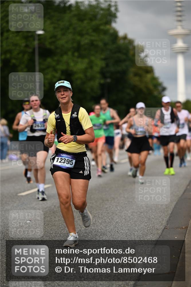 29.06.2025 - hella hamburg halbmarathon Dr. Thomas Lammeyer http://msf.ph/oto/8502468 29.06.2025 10:25:37 Kennedybrücke 1028, 1401, 1658, 2271, 2635, 2956, 3122, 3770, 3817, 4697, 4786, 5061, 5122, 5373, 5395, 5493, 5767, 5957, 6086, 7018, 7228, 7522, 7553, 7781, 8095, 8286, 8726, 8844, 9100, 9108, 9369, 9499, 9532, 9624, 10050, 10374, 10874 meine-sportfotos.de