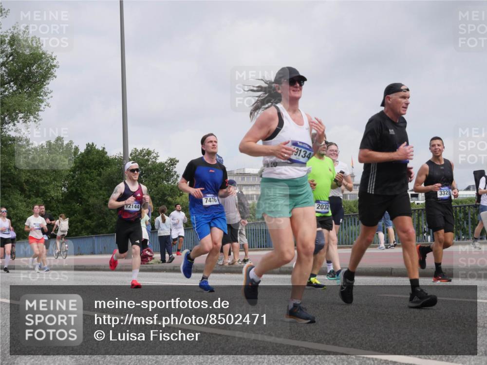 29.06.2025 - hella hamburg halbmarathon Luisa Fischer http://msf.ph/oto/8502471 29.06.2025 10:10:58 Kennedybrücke 9134, 7476, 3328, 2144, 2032, 1079, 1173, 2032, 3328, 3922, 7019, 7476, 9338 meine-sportfotos.de