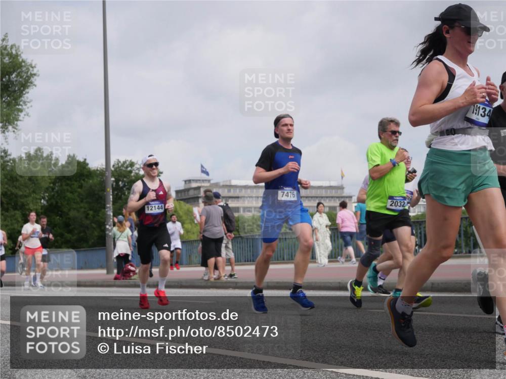 29.06.2025 - hella hamburg halbmarathon Luisa Fischer http://msf.ph/oto/8502473 29.06.2025 10:10:59 Kennedybrücke 7476, 2032, 12144, 19134, 1079, 1173, 1427, 2032, 3328, 3922, 7019, 7476, 9338 meine-sportfotos.de