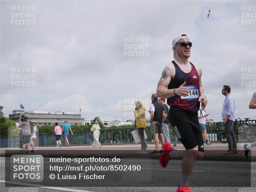 29.06.2025 - hella hamburg halbmarathon Luisa Fischer http://msf.ph/oto/8502490 29.06.2025 10:11:00 Kennedybrücke 144, 1079, 1173, 1427, 2032, 3328, 3922, 4228, 7019, 7476, 9338 meine-sportfotos.de