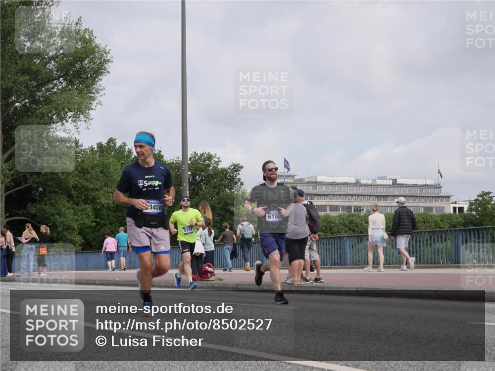29.06.2025 - hella hamburg halbmarathon Luisa Fischer http://msf.ph/oto/8502527 29.06.2025 10:11:15 Kennedybrücke 3458, 5347, 6100, 4864, 5347, 6100, 9071 meine-sportfotos.de