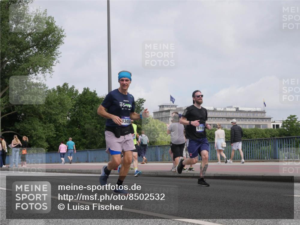 29.06.2025 - hella hamburg halbmarathon Luisa Fischer http://msf.ph/oto/8502532 29.06.2025 10:11:16 Kennedybrücke 13458, 6100, 4864, 5347, 6100, 9071 meine-sportfotos.de