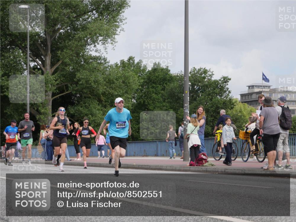 29.06.2025 - hella hamburg halbmarathon Luisa Fischer http://msf.ph/oto/8502551 29.06.2025 10:11:19 Kennedybrücke 1527, 2190, 16539, 16915, 4864, 1527, 2309, 4864, 5347, 9071 meine-sportfotos.de