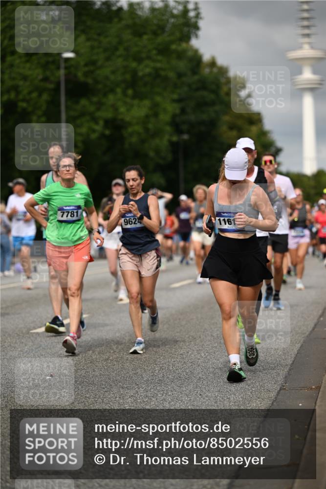 29.06.2025 - hella hamburg halbmarathon Dr. Thomas Lammeyer http://msf.ph/oto/8502556 29.06.2025 10:25:40 Kennedybrücke 1028, 1401, 2271, 2315, 2353, 2635, 2956, 3122, 3770, 3817, 4697, 4786, 5061, 5122, 5373, 5395, 5493, 5957, 6086, 7075, 7228, 7522, 7553, 7781, 8095, 8286, 9108, 9369, 9499, 9532, 9624, 10050, 10125, 10374, 10874, 11117 meine-sportfotos.de