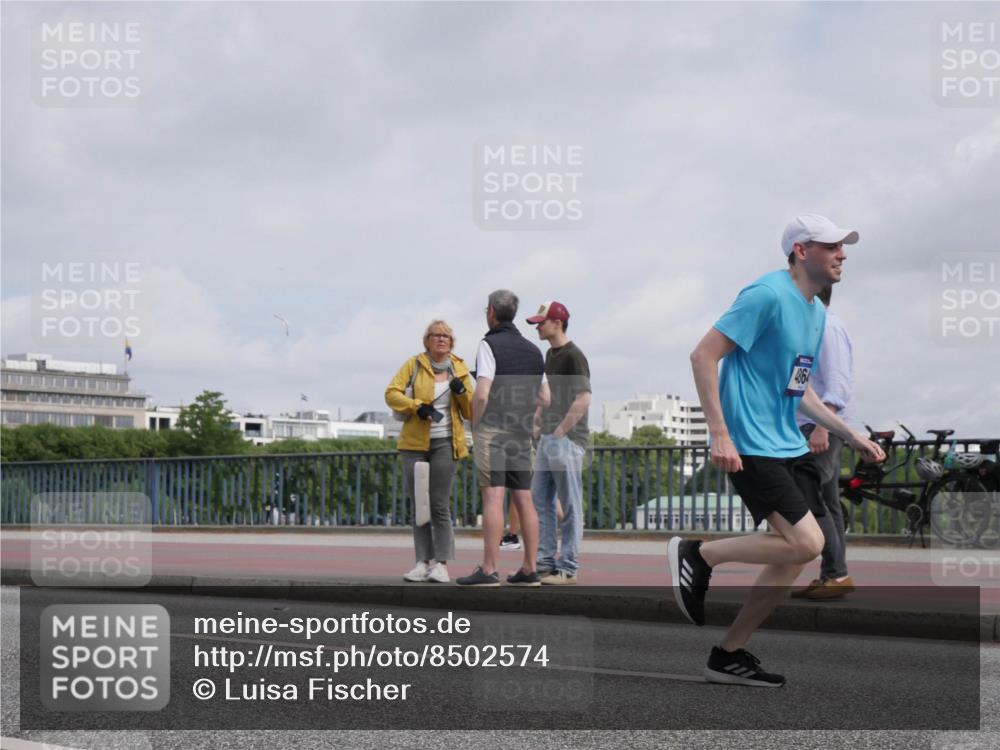 29.06.2025 - hella hamburg halbmarathon Luisa Fischer http://msf.ph/oto/8502574 29.06.2025 10:11:22 Kennedybrücke 1527, 2190, 2309, 4864, 9071 meine-sportfotos.de