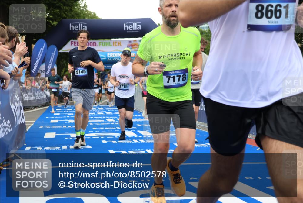 29.06.2025 - hella hamburg halbmarathon Strokosch-Dieckow http://msf.ph/oto/8502578 29.06.2025 10:52:27 Ziel 3715, 4140, 6561, 6562, 7178, 7232, 8371, 8661, 9145, 9739, 9876, 11791, 13015, 13211, 13301, 14561, 15001, 15144, 15980, 17997, 18982 meine-sportfotos.de