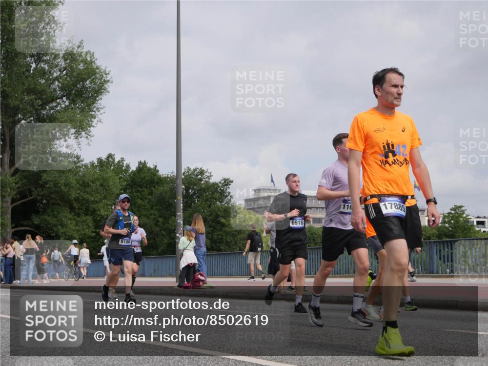 29.06.2025 - hella hamburg halbmarathon Luisa Fischer http://msf.ph/oto/8502619 29.06.2025 10:11:33 Kennedybrücke 5100, 116, 17885, 6918, 2190, 5100, 6590, 6918, 7453, 9457, 9616, 9966 meine-sportfotos.de
