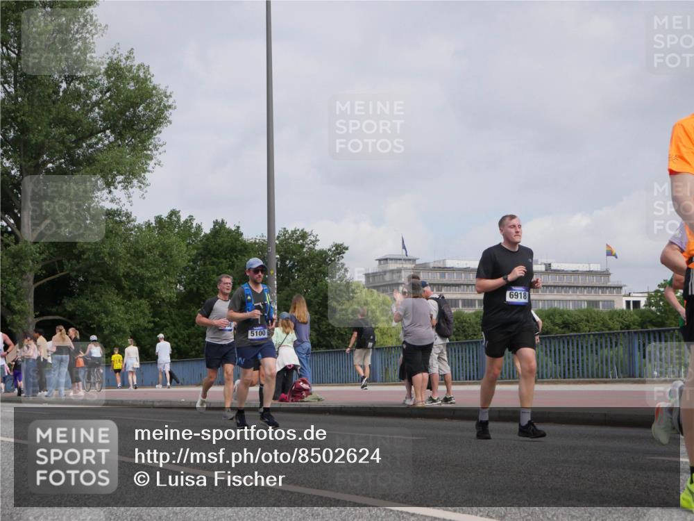 29.06.2025 - hella hamburg halbmarathon Luisa Fischer http://msf.ph/oto/8502624 29.06.2025 10:11:33 Kennedybrücke 5100, 6918, 2190, 5100, 6590, 6918, 7453, 9457, 9616, 9966 meine-sportfotos.de