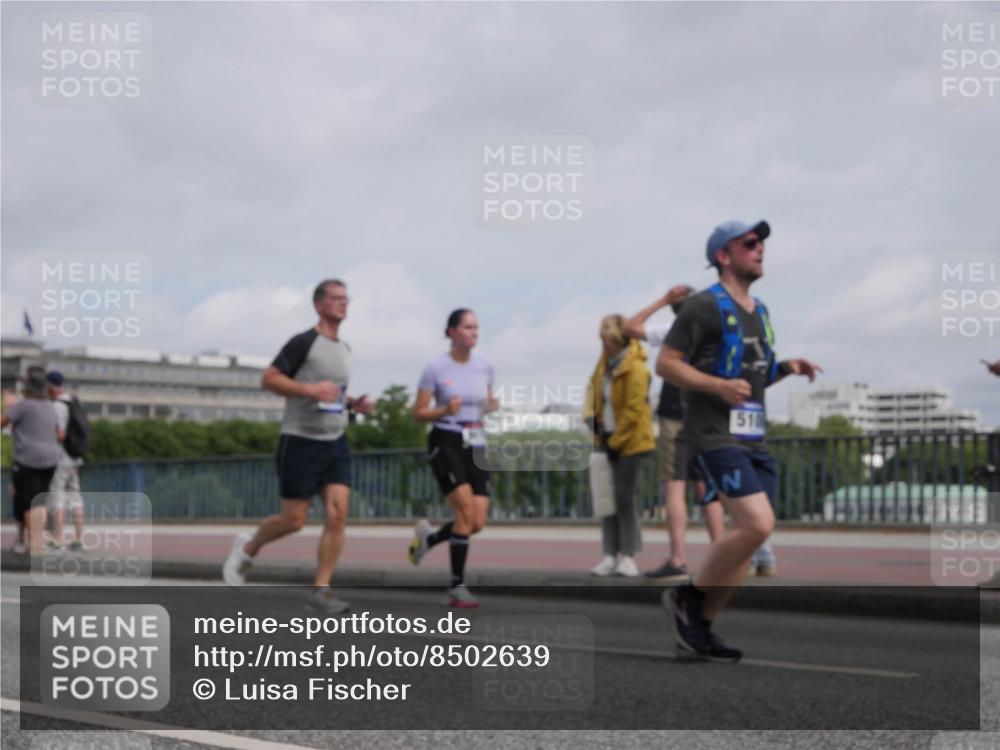 29.06.2025 - hella hamburg halbmarathon Luisa Fischer http://msf.ph/oto/8502639 29.06.2025 10:11:37 Kennedybrücke 510, 1188, 5100, 6590, 6918, 7348, 7453, 9457, 9616, 9966 meine-sportfotos.de