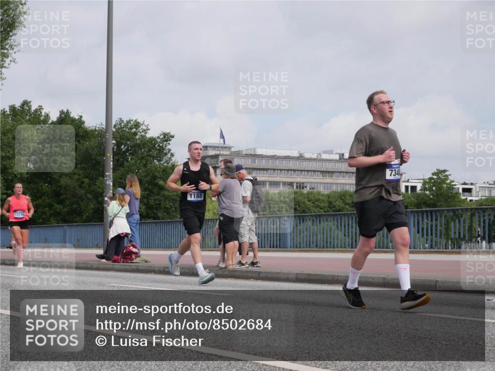 29.06.2025 - hella hamburg halbmarathon Luisa Fischer http://msf.ph/oto/8502684 29.06.2025 10:11:43 Kennedybrücke 12156, 7348, 1188, 1147, 1188, 2978, 5885, 6590, 6674, 7348, 7453, 9457, 9718, 10857 meine-sportfotos.de