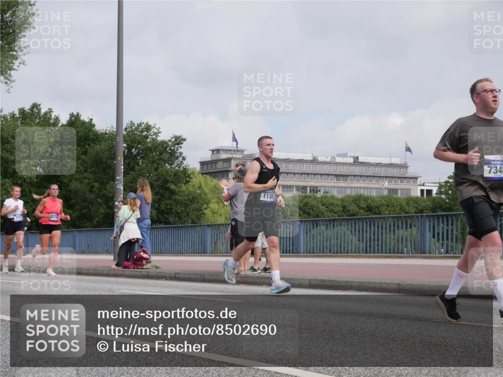 29.06.2025 - hella hamburg halbmarathon Luisa Fischer http://msf.ph/oto/8502690 29.06.2025 10:11:44 Kennedybrücke 2978, 2156, 1188, 7345, 1147, 1188, 2978, 5885, 6590, 6674, 7348, 7453, 9457, 9718, 10857 meine-sportfotos.de