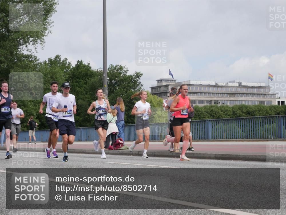 29.06.2025 - hella hamburg halbmarathon Luisa Fischer http://msf.ph/oto/8502714 29.06.2025 10:11:46 Kennedybrücke 12862, 5885, 17347, 1147, 2978, 12156, 1147, 1188, 2978, 5885, 6674, 7198, 7348, 9457, 9718, 9823, 10857 meine-sportfotos.de