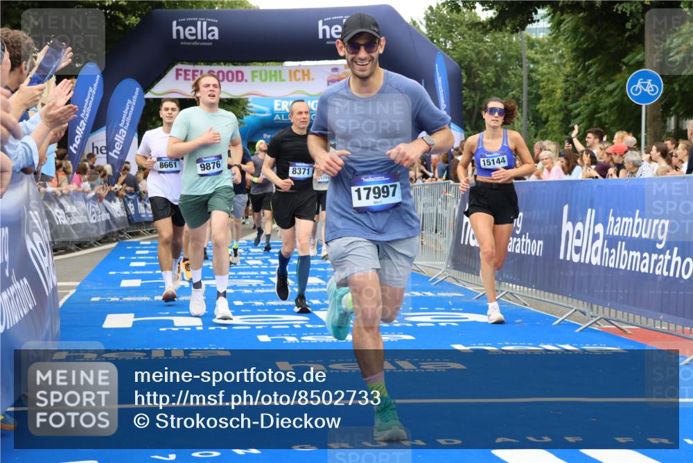 29.06.2025 - hella hamburg halbmarathon Strokosch-Dieckow http://msf.ph/oto/8502733 29.06.2025 10:52:23 Ziel 3715, 4140, 4419, 4587, 6164, 7178, 7232, 7896, 8371, 8661, 9145, 9876, 11791, 13015, 13211, 13707, 14561, 15144, 15446, 15980, 17773, 17997 meine-sportfotos.de