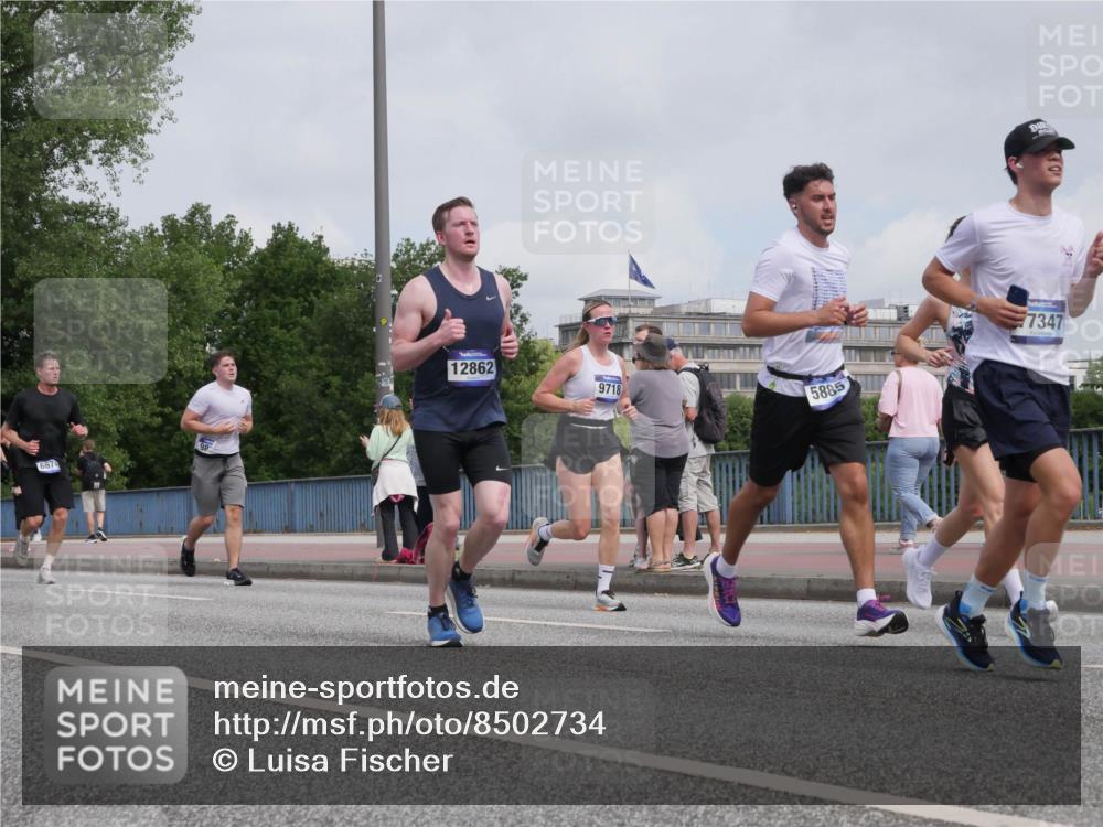 29.06.2025 - hella hamburg halbmarathon Luisa Fischer http://msf.ph/oto/8502734 29.06.2025 10:11:48 Kennedybrücke 667, 12862, 9718, 5885, 7347, 1147, 1188, 2427, 2978, 4859, 5885, 6674, 7198, 9718, 9823, 10092, 10857 meine-sportfotos.de