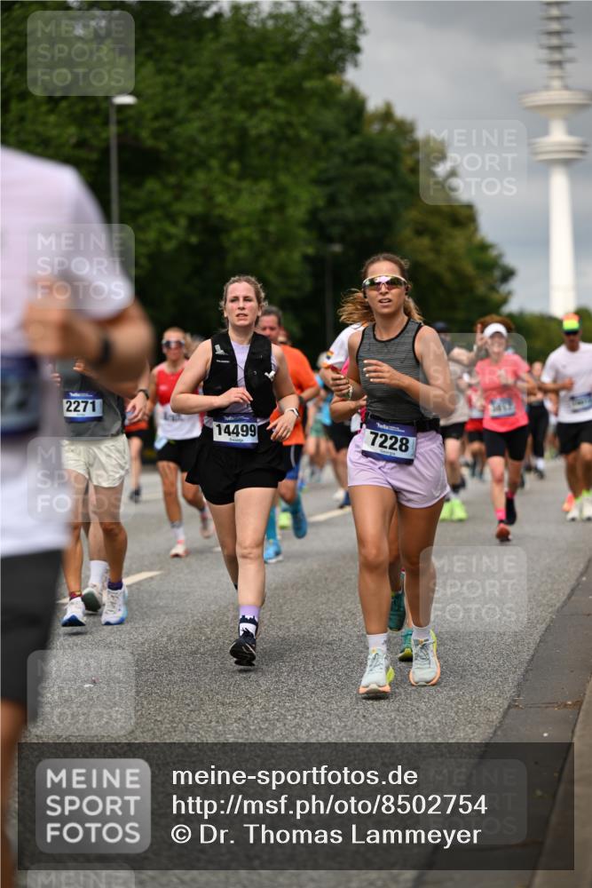 29.06.2025 - hella hamburg halbmarathon Dr. Thomas Lammeyer http://msf.ph/oto/8502754 29.06.2025 10:25:45 Kennedybrücke 1072, 1191, 1250, 1401, 2271, 2315, 2353, 2635, 2815, 3122, 3606, 3770, 3817, 4697, 4786, 5061, 5122, 5373, 5395, 5412, 5493, 5759, 5957, 6086, 7075, 7228, 7522, 7553, 7781, 8095, 8286, 9326, 9369, 9483, 9499, 9532, 9624, 10019, 10125, 10374, 10874, 11117, 11425 meine-sportfotos.de