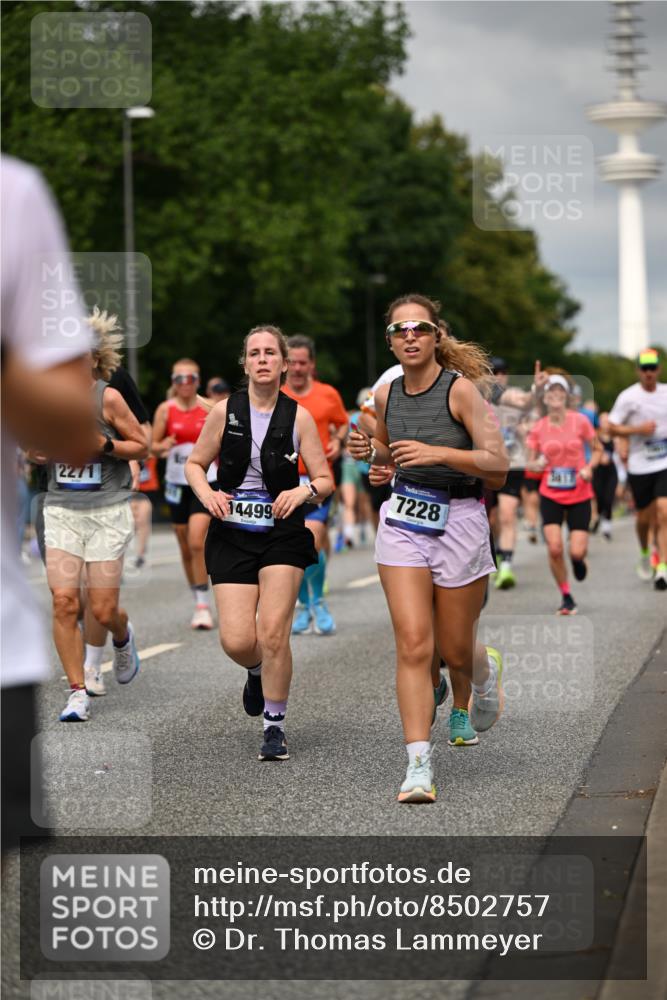 29.06.2025 - hella hamburg halbmarathon Dr. Thomas Lammeyer http://msf.ph/oto/8502757 29.06.2025 10:25:46 Kennedybrücke 1072, 1191, 1250, 1401, 2271, 2315, 2353, 2529, 2635, 2815, 2841, 3122, 3606, 3770, 3817, 4697, 4786, 5061, 5122, 5373, 5395, 5412, 5493, 5759, 5957, 6086, 6103, 7075, 7228, 7522, 7781, 8095, 8286, 8959, 9326, 9369, 9483, 9499, 9532, 9624, 10019, 10125, 10374, 10787, 10874, 11117, 11425 meine-sportfotos.de
