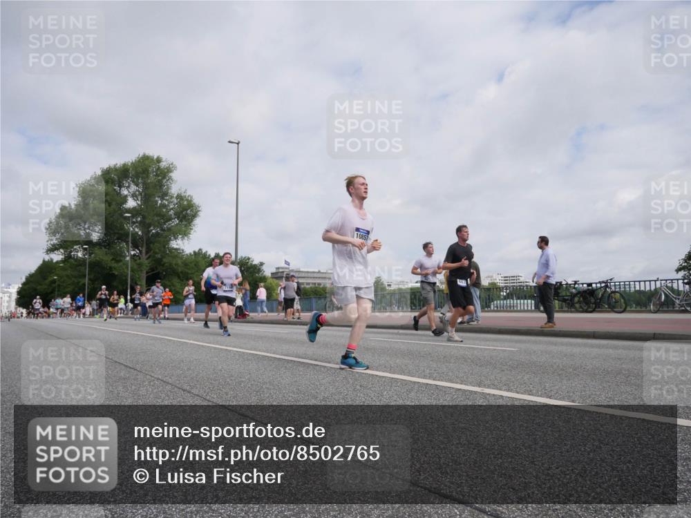 29.06.2025 - hella hamburg halbmarathon Luisa Fischer http://msf.ph/oto/8502765 29.06.2025 10:11:53 Kennedybrücke 10857, 2427, 4859, 6674, 7198, 9823, 9951, 9958, 10092, 10609, 10857 meine-sportfotos.de