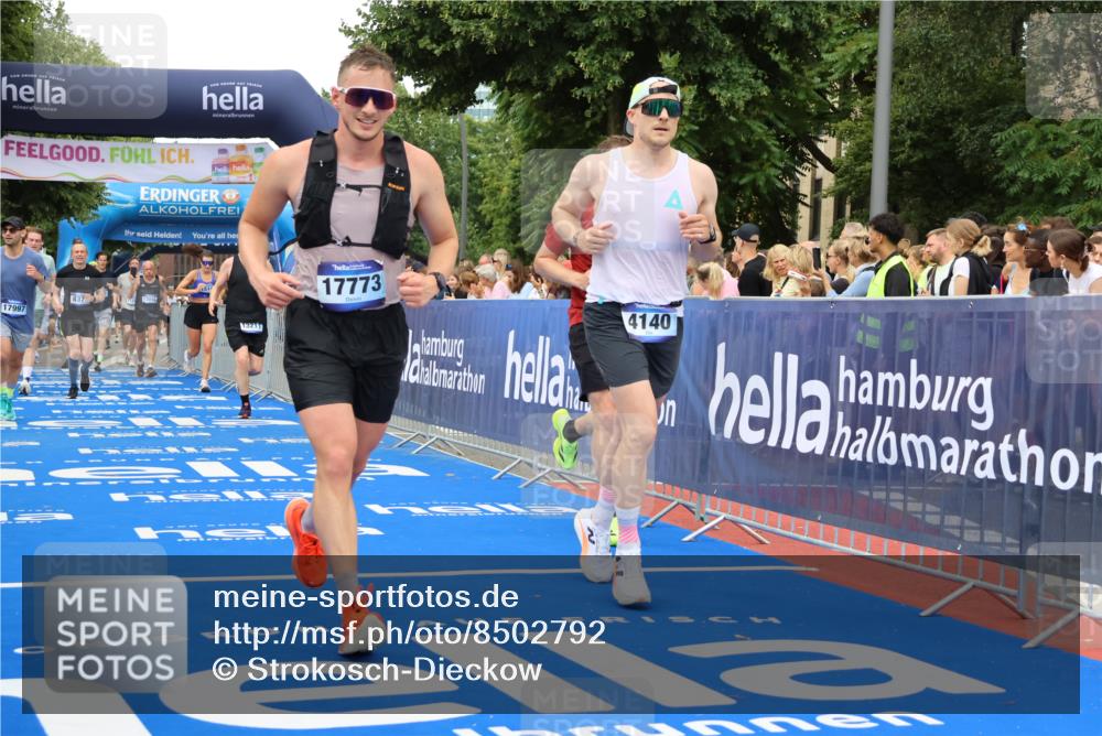 29.06.2025 - hella hamburg halbmarathon Strokosch-Dieckow http://msf.ph/oto/8502792 29.06.2025 10:52:20 Ziel 4140, 4419, 4587, 4837, 5087, 5482, 6164, 7178, 7896, 8371, 8661, 9074, 9876, 11791, 13015, 13211, 13707, 15144, 15446, 17773, 17997 meine-sportfotos.de