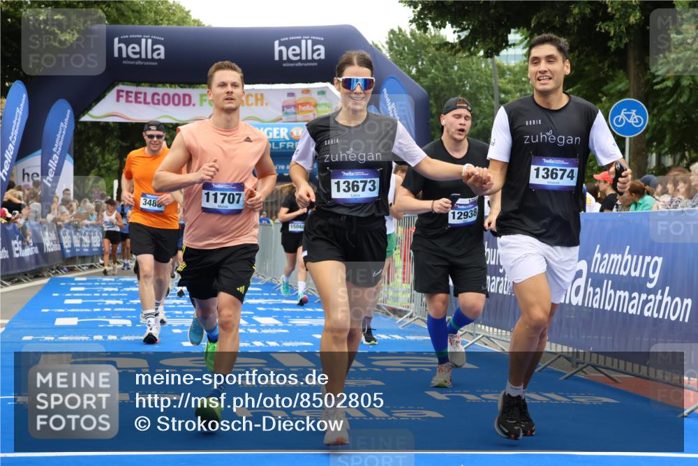 29.06.2025 - hella hamburg halbmarathon Strokosch-Dieckow http://msf.ph/oto/8502805 29.06.2025 11:11:46 Ziel 1379, 2712, 3091, 3488, 4204, 5762, 7942, 8274, 8632, 8895, 9657, 11707, 12938, 13475, 13673, 13674, 13951, 14194, 15048, 15586, 15592, 16400, 16824, 17239, 17854, 19035 meine-sportfotos.de