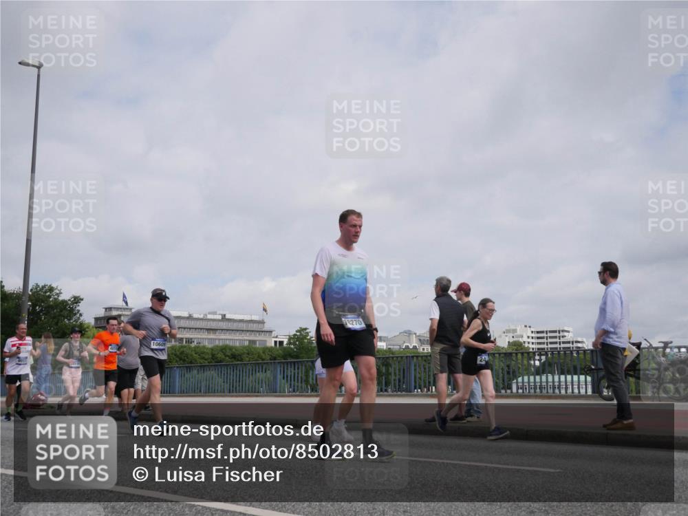 29.06.2025 - hella hamburg halbmarathon Luisa Fischer http://msf.ph/oto/8502813 29.06.2025 10:11:57 Kennedybrücke 9951, 210, 4859, 10609, 78270, 24, 2427, 3762, 4859, 7198, 9823, 9951, 9958, 10092, 10609 meine-sportfotos.de