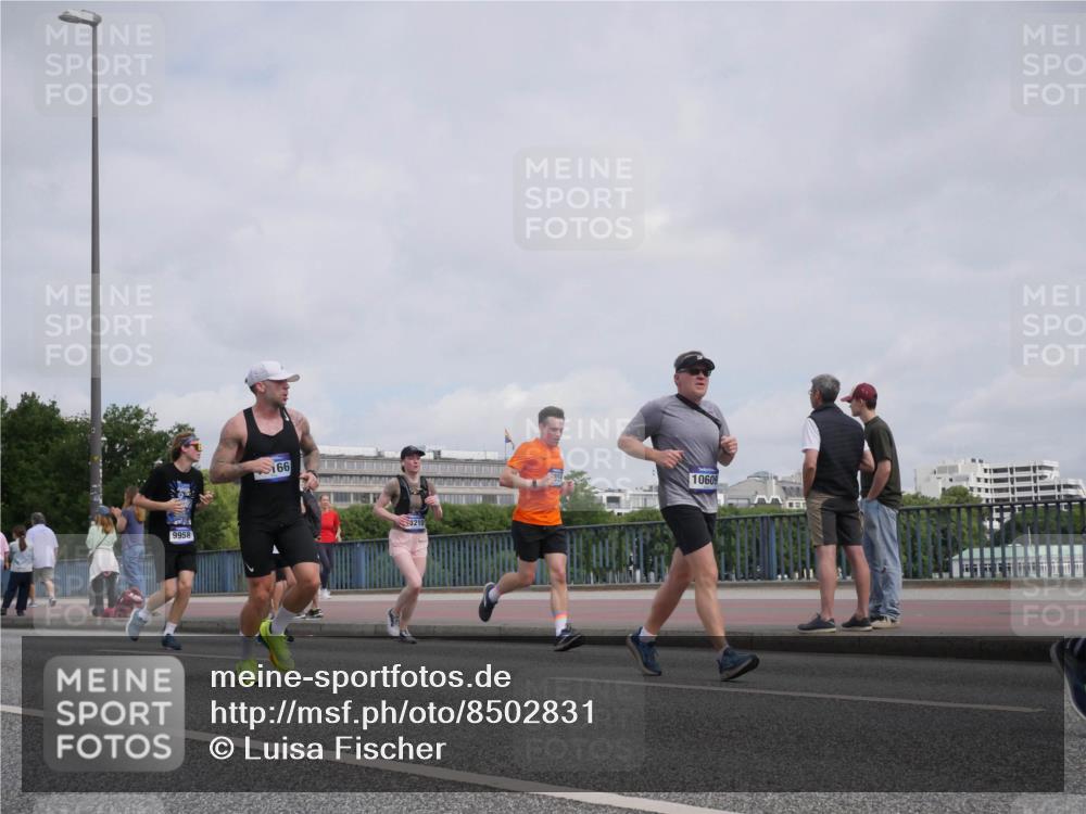 29.06.2025 - hella hamburg halbmarathon Luisa Fischer http://msf.ph/oto/8502831 29.06.2025 10:11:58 Kennedybrücke 9958, 166, 3210, 10609, 2427, 3762, 4859, 7198, 9823, 9951, 9958, 10035, 10092, 10194, 10609 meine-sportfotos.de