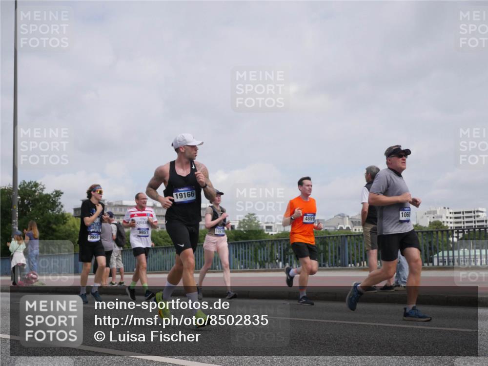 29.06.2025 - hella hamburg halbmarathon Luisa Fischer http://msf.ph/oto/8502835 29.06.2025 10:11:59 Kennedybrücke 9958, 9951, 19166, 13210, 4859, 1060, 2427, 3762, 4859, 7198, 9951, 9958, 10035, 10092, 10194, 10609 meine-sportfotos.de