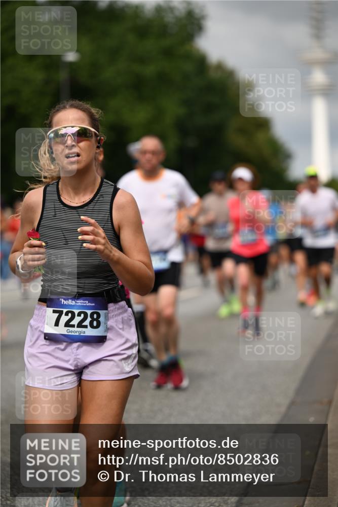 29.06.2025 - hella hamburg halbmarathon Dr. Thomas Lammeyer http://msf.ph/oto/8502836 29.06.2025 10:25:48 Kennedybrücke 1072, 1191, 1250, 1401, 1958, 2271, 2315, 2353, 2529, 2635, 2815, 2841, 3122, 3606, 3770, 3817, 4697, 4786, 5061, 5122, 5395, 5412, 5493, 5641, 5759, 5957, 6086, 6103, 7075, 7228, 7522, 7672, 7781, 8095, 8286, 8959, 9326, 9369, 9483, 9499, 9532, 9624, 10019, 10125, 10374, 10787, 10874, 11117, 11425 meine-sportfotos.de