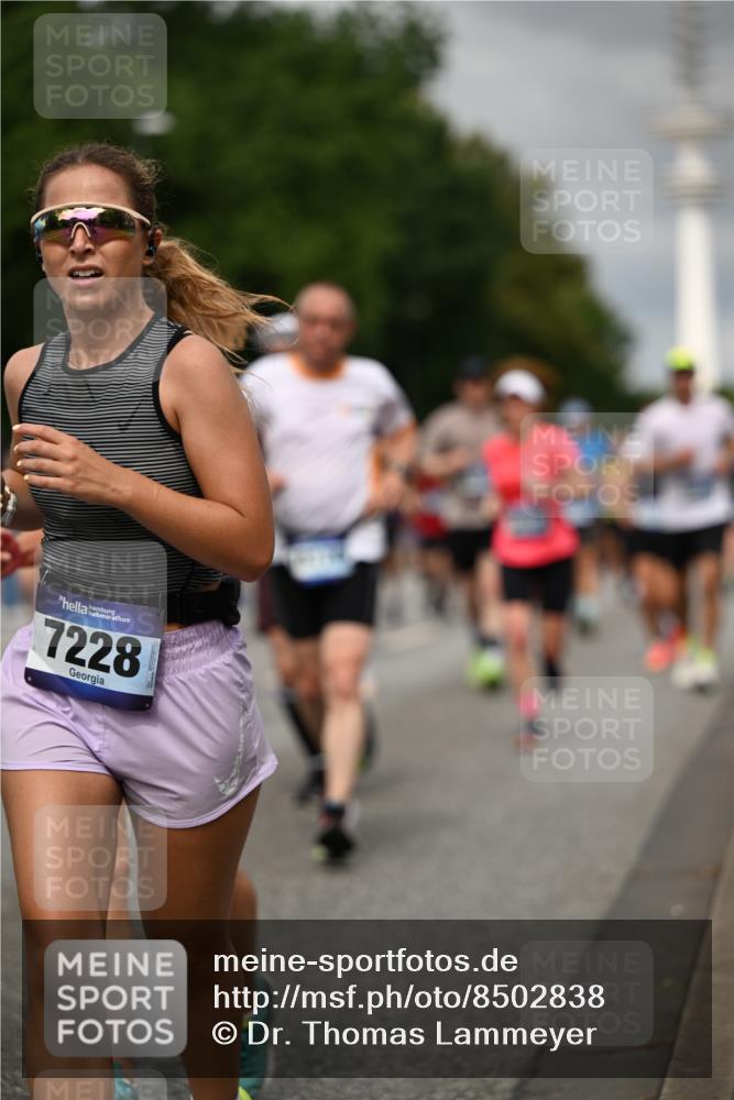 29.06.2025 - hella hamburg halbmarathon Dr. Thomas Lammeyer http://msf.ph/oto/8502838 29.06.2025 10:25:48 Kennedybrücke 1072, 1191, 1250, 1401, 1958, 2271, 2315, 2353, 2529, 2635, 2815, 2841, 3122, 3606, 3770, 3817, 4697, 4786, 5061, 5122, 5395, 5412, 5493, 5641, 5759, 5957, 6086, 6103, 7075, 7228, 7522, 7672, 7781, 8095, 8286, 8959, 9326, 9369, 9483, 9499, 9532, 9624, 10019, 10125, 10374, 10787, 10874, 11117, 11425 meine-sportfotos.de