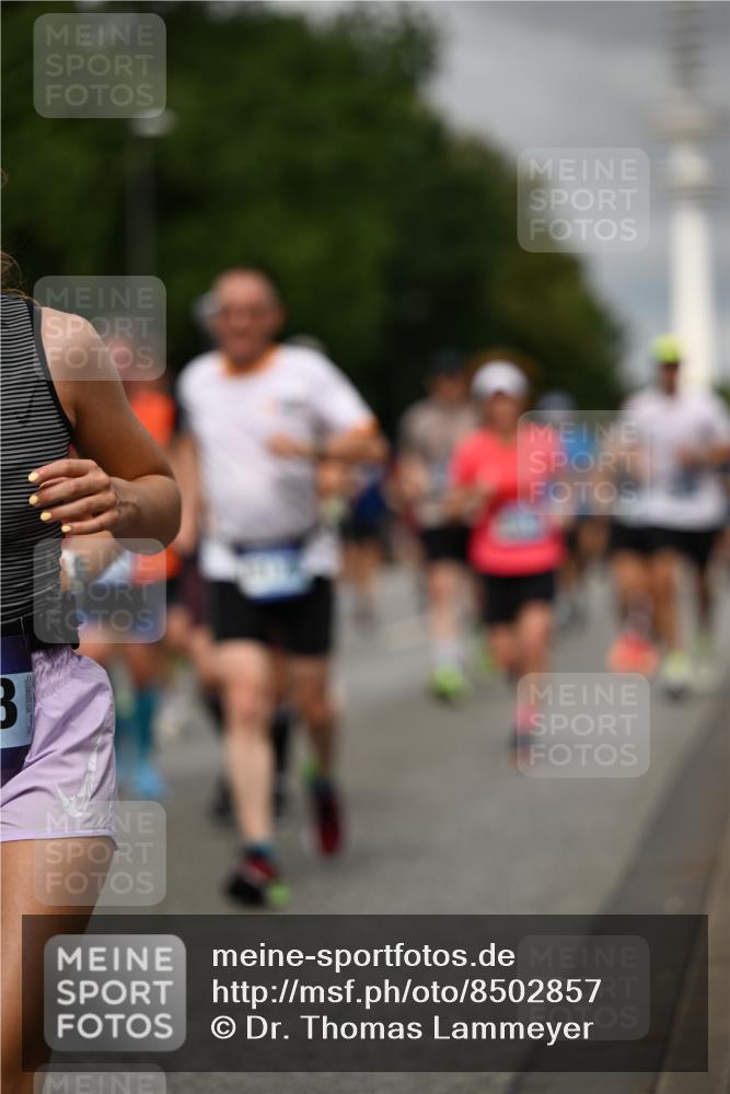 29.06.2025 - hella hamburg halbmarathon Dr. Thomas Lammeyer http://msf.ph/oto/8502857 29.06.2025 10:25:48 Kennedybrücke 1072, 1191, 1250, 1401, 1958, 2271, 2315, 2353, 2529, 2635, 2815, 2841, 3122, 3606, 3770, 3817, 4697, 4786, 5061, 5122, 5395, 5412, 5493, 5641, 5759, 5957, 6086, 6103, 7075, 7228, 7522, 7672, 7781, 8095, 8286, 8959, 9326, 9369, 9483, 9499, 9532, 9624, 10019, 10125, 10374, 10787, 10874, 11117, 11425 meine-sportfotos.de