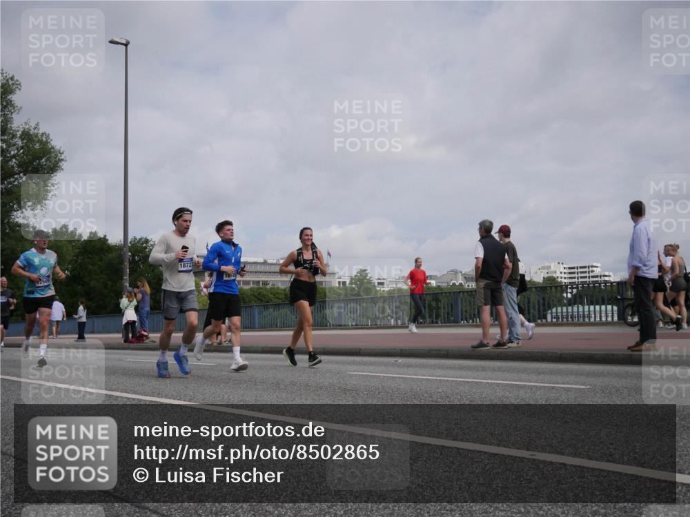 29.06.2025 - hella hamburg halbmarathon Luisa Fischer http://msf.ph/oto/8502865 29.06.2025 10:12:02 Kennedybrücke 2509, 1872, 18, 2, 1823, 3762, 4592, 9951, 9958, 10035, 10194, 10609 meine-sportfotos.de