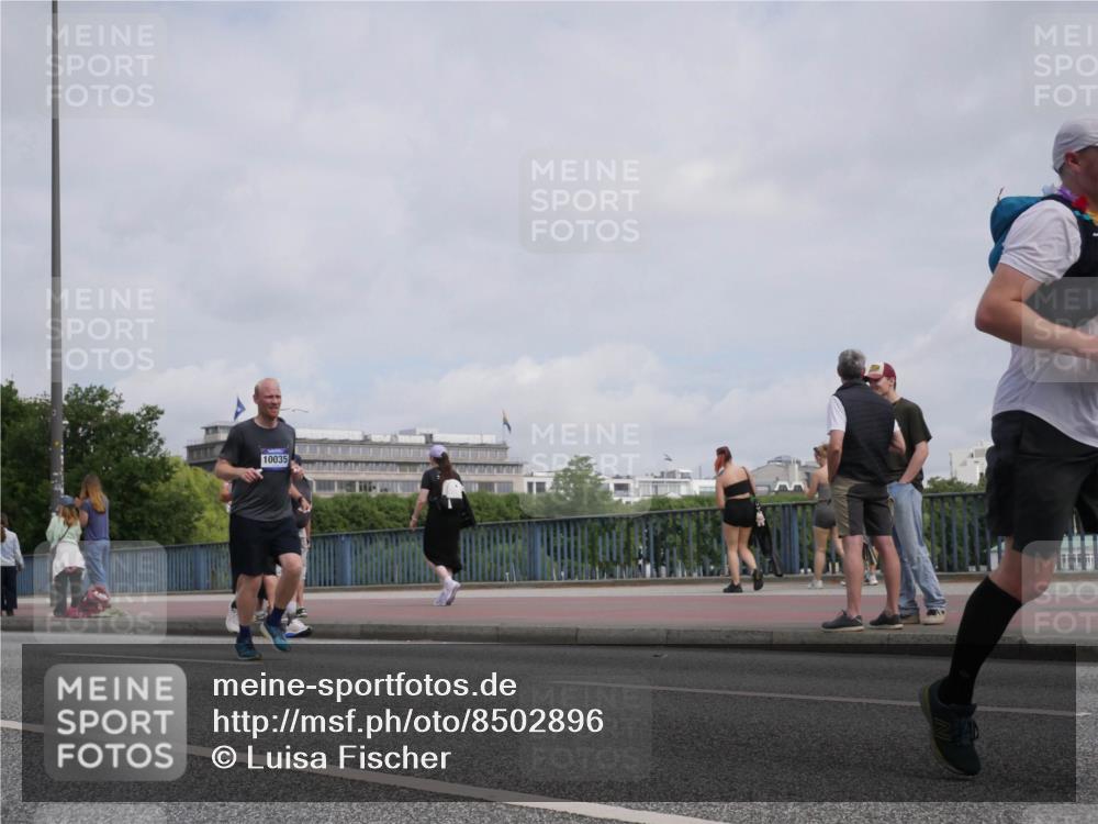 29.06.2025 - hella hamburg halbmarathon Luisa Fischer http://msf.ph/oto/8502896 29.06.2025 10:12:06 Kennedybrücke 1823, 3762, 4592, 10035, 10194 meine-sportfotos.de