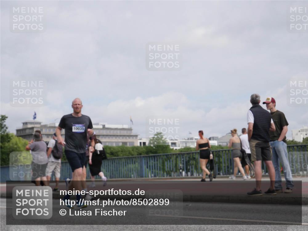 29.06.2025 - hella hamburg halbmarathon Luisa Fischer http://msf.ph/oto/8502899 29.06.2025 10:12:07 Kennedybrücke 10035, 1823, 3762, 4592, 9297, 10035, 10194 meine-sportfotos.de
