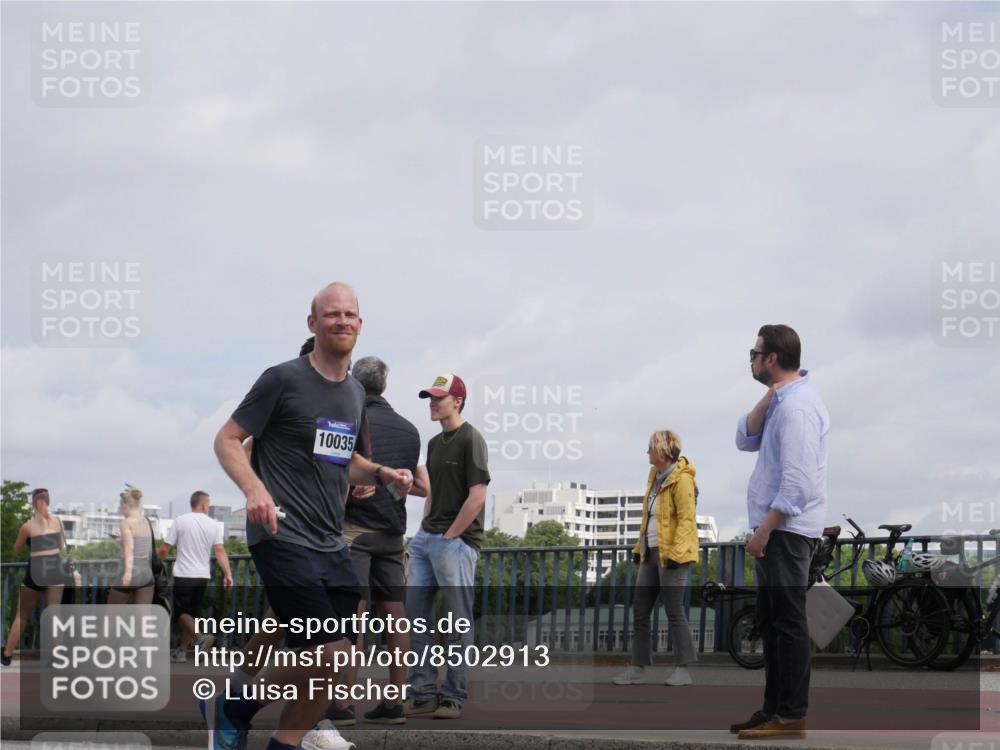 29.06.2025 - hella hamburg halbmarathon Luisa Fischer http://msf.ph/oto/8502913 29.06.2025 10:12:08 Kennedybrücke 10035, 1823, 3762, 4592, 9297, 10035, 10194 meine-sportfotos.de