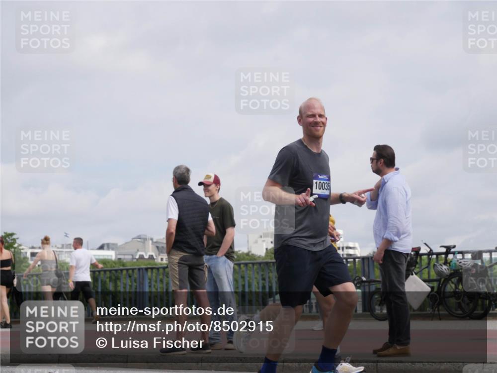 29.06.2025 - hella hamburg halbmarathon Luisa Fischer http://msf.ph/oto/8502915 29.06.2025 10:12:09 Kennedybrücke 10035, 1823, 3762, 4592, 9297, 10035, 10194 meine-sportfotos.de