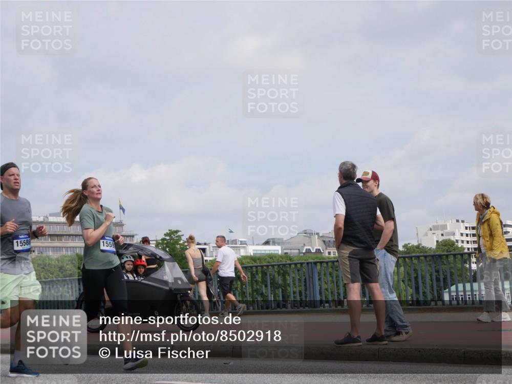 29.06.2025 - hella hamburg halbmarathon Luisa Fischer http://msf.ph/oto/8502918 29.06.2025 10:12:09 Kennedybrücke 15586, 1559, 1823, 3762, 4592, 9297, 10035, 10194 meine-sportfotos.de