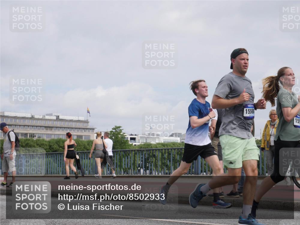 29.06.2025 - hella hamburg halbmarathon Luisa Fischer http://msf.ph/oto/8502933 29.06.2025 10:12:11 Kennedybrücke 1558, 155, 1823, 4592, 9297, 10035, 10194 meine-sportfotos.de