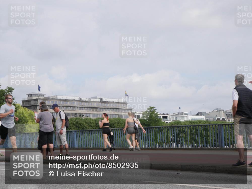 29.06.2025 - hella hamburg halbmarathon Luisa Fischer http://msf.ph/oto/8502935 29.06.2025 10:12:11 Kennedybrücke 1823, 4592, 9297, 10035, 10194 meine-sportfotos.de